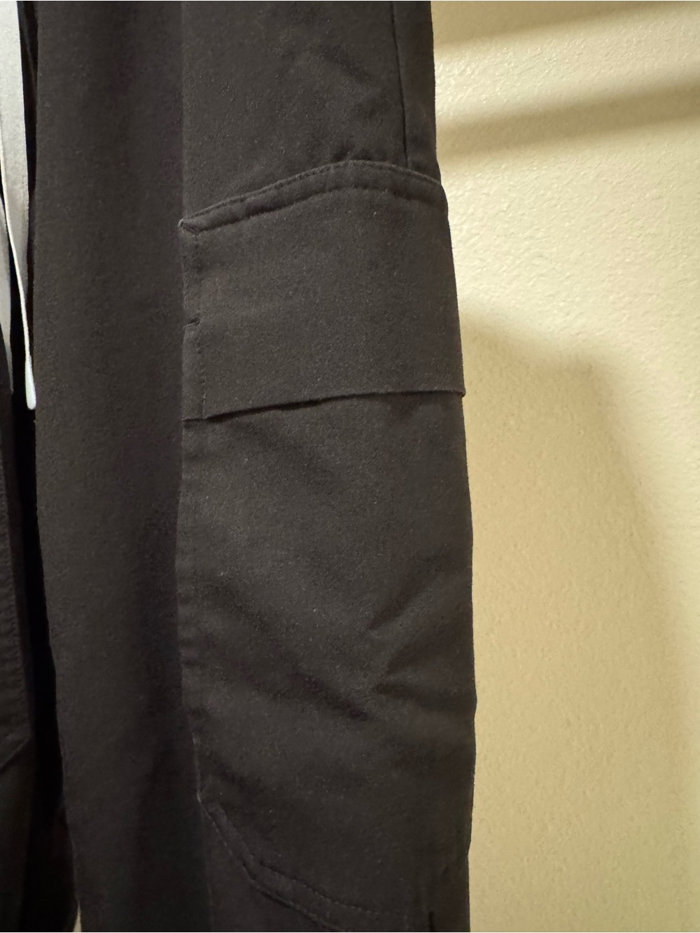 FIGS Men’s Black Set scrubs Size Medium Top + Jogger Pants - Picture 10 of 13